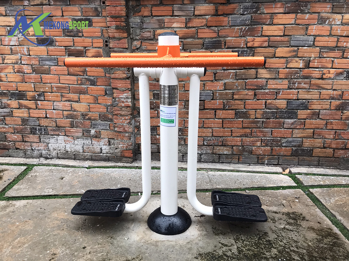 hPEw may tap the duc ngoai troi%208