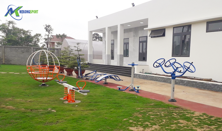 imWJ thiet bi the thao cong vien%202