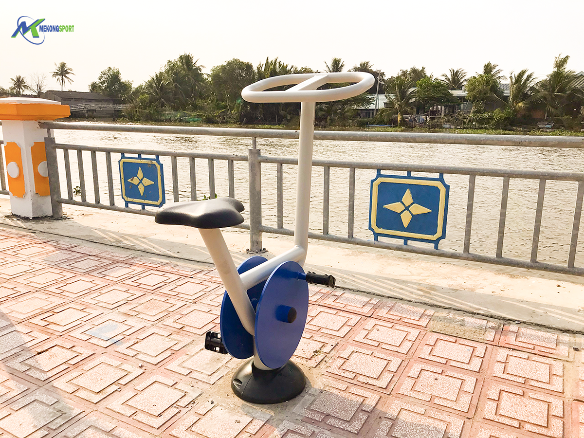 lV8i dung cu cong vien%205