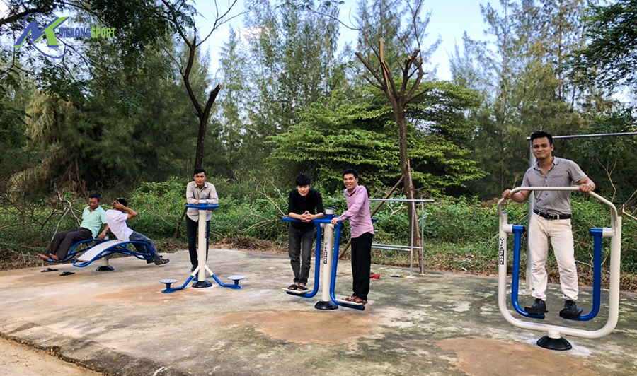 lZKF thiet bi the thao cong vien 2