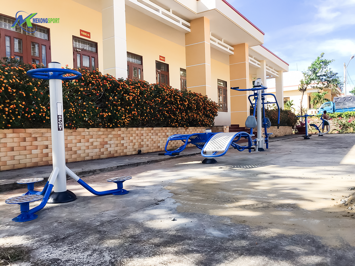 lZQJ thiet bi the thao ngoai troi