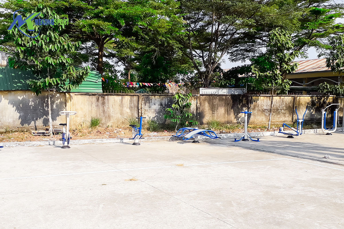 oQIx dung cu cong vien%202