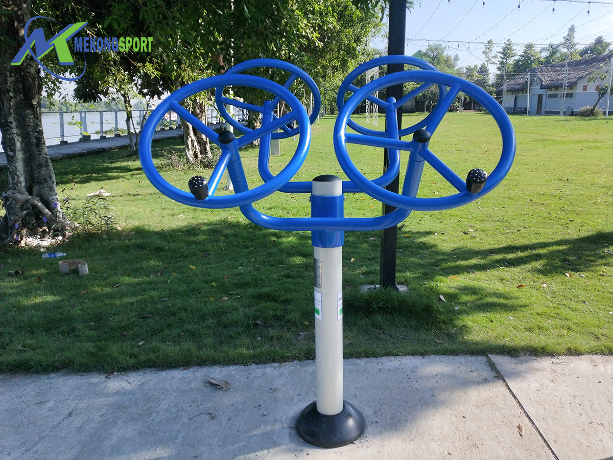 p3YG thiet bi cong vien%205