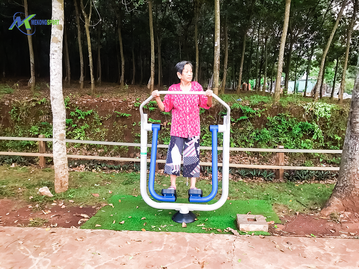 pcvR thiet bi cong vien%2011