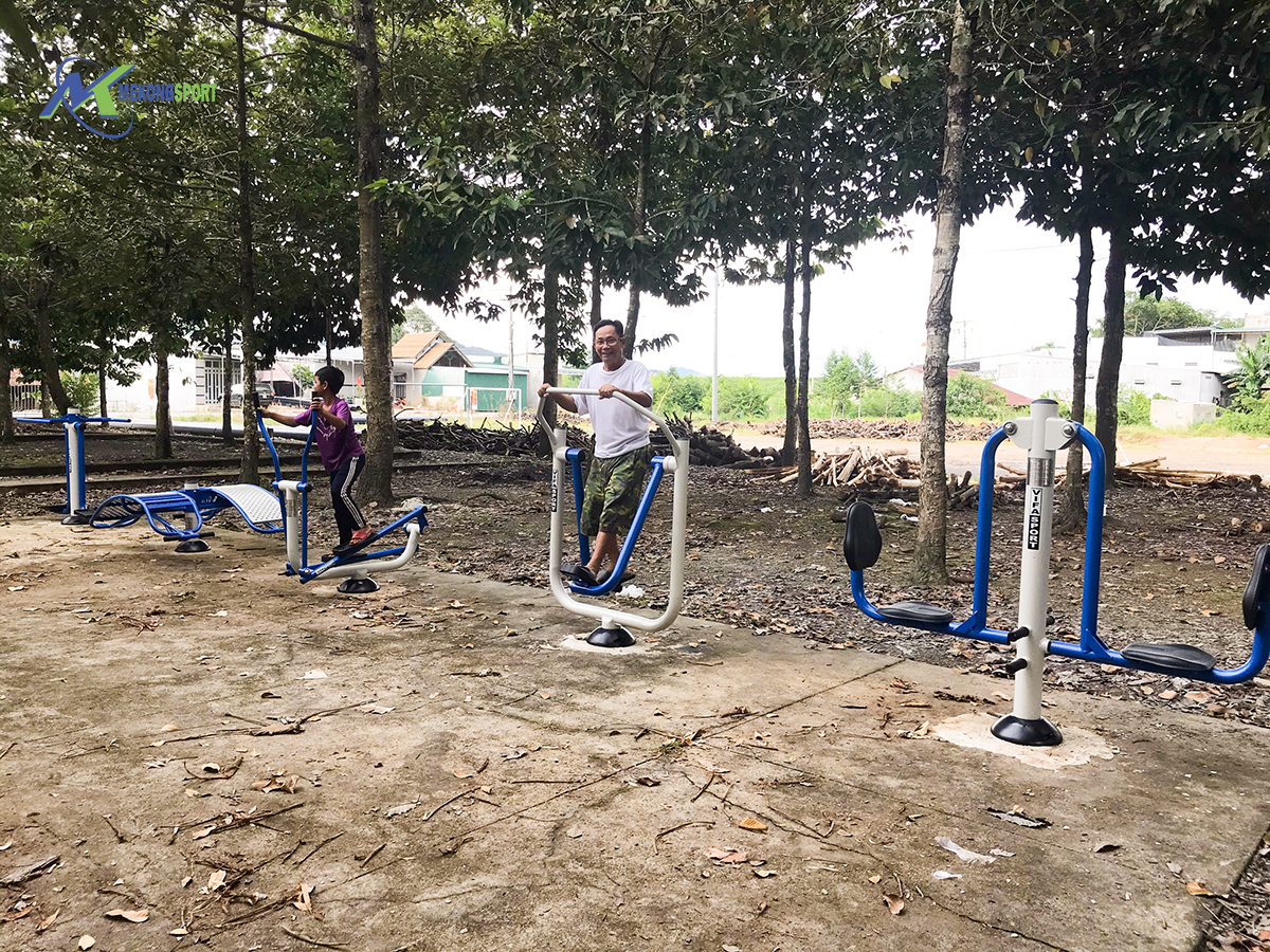 q6r7 may tap cong vien%204