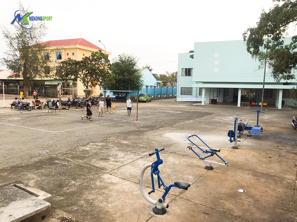 sQja thiet bi the thao cong vien%2010