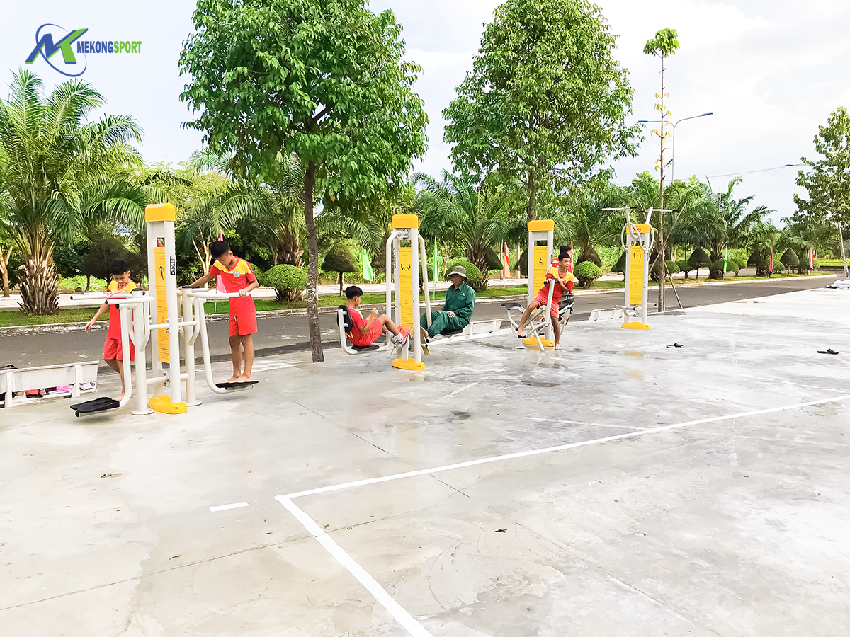 Bình Phước: Trung Tâm Thể Dục Thể Thao Tỉnh Bình Phước Trang Bị Cụm Máy Tập Thể Dục Ngoài Trời Cao Cấp 4 tzKI thiet%20bi%20the%20thao%20cong%20vien%2012