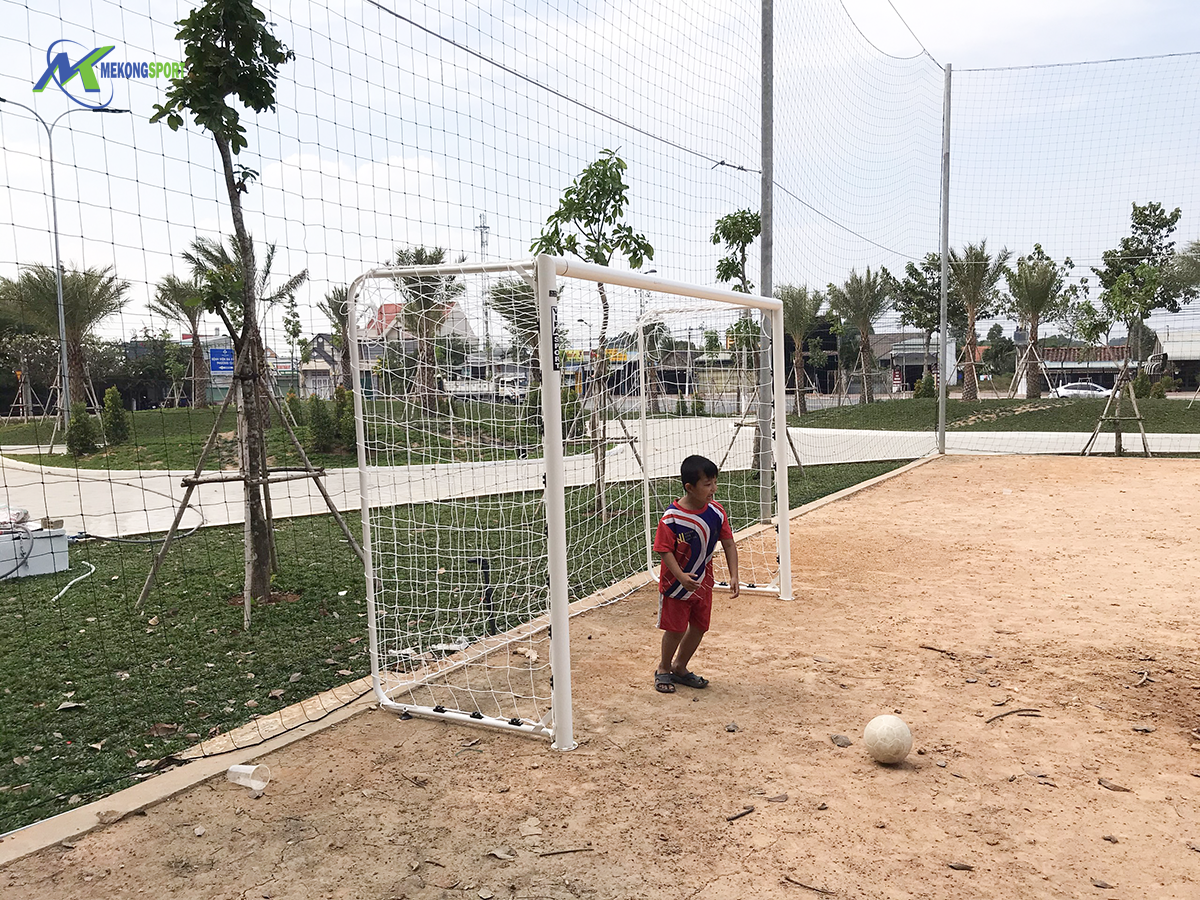 uKpn thiet bi cong vien%205