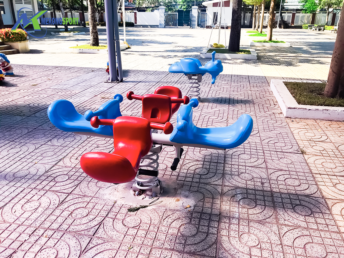 uN51 cum van dong tre em