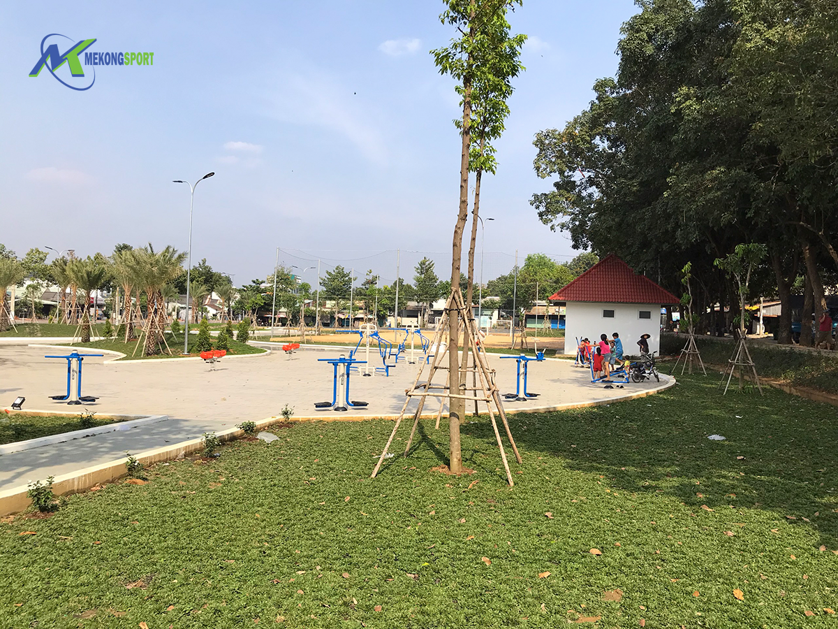 xKXI thiet bi cong vien%209