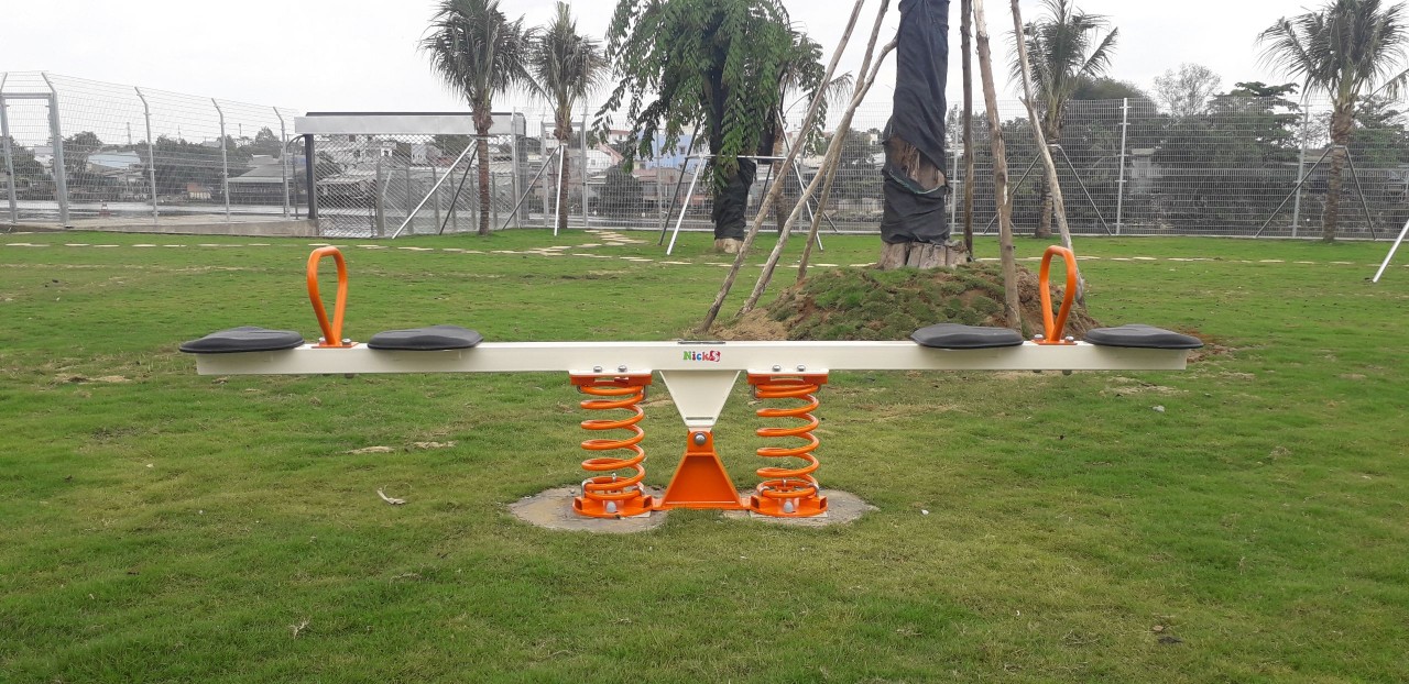 Bập bênh 2 lò xo 4 chổ dài 1 9abe3e723bdbdf8586ca