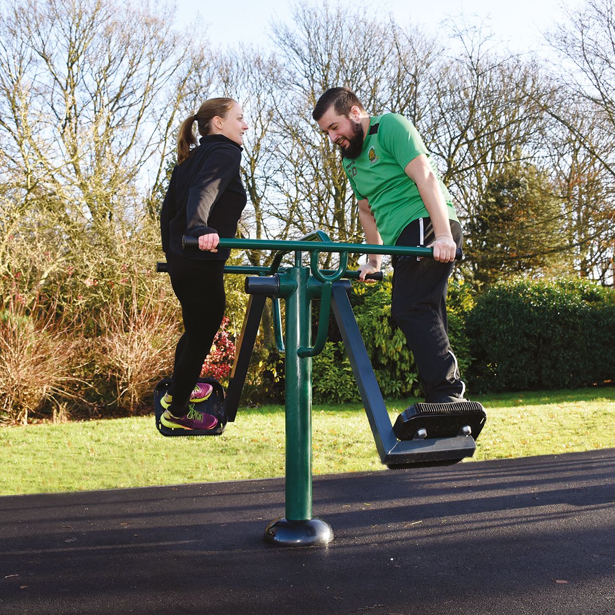 dụng cụ tập thể dục tại công viên