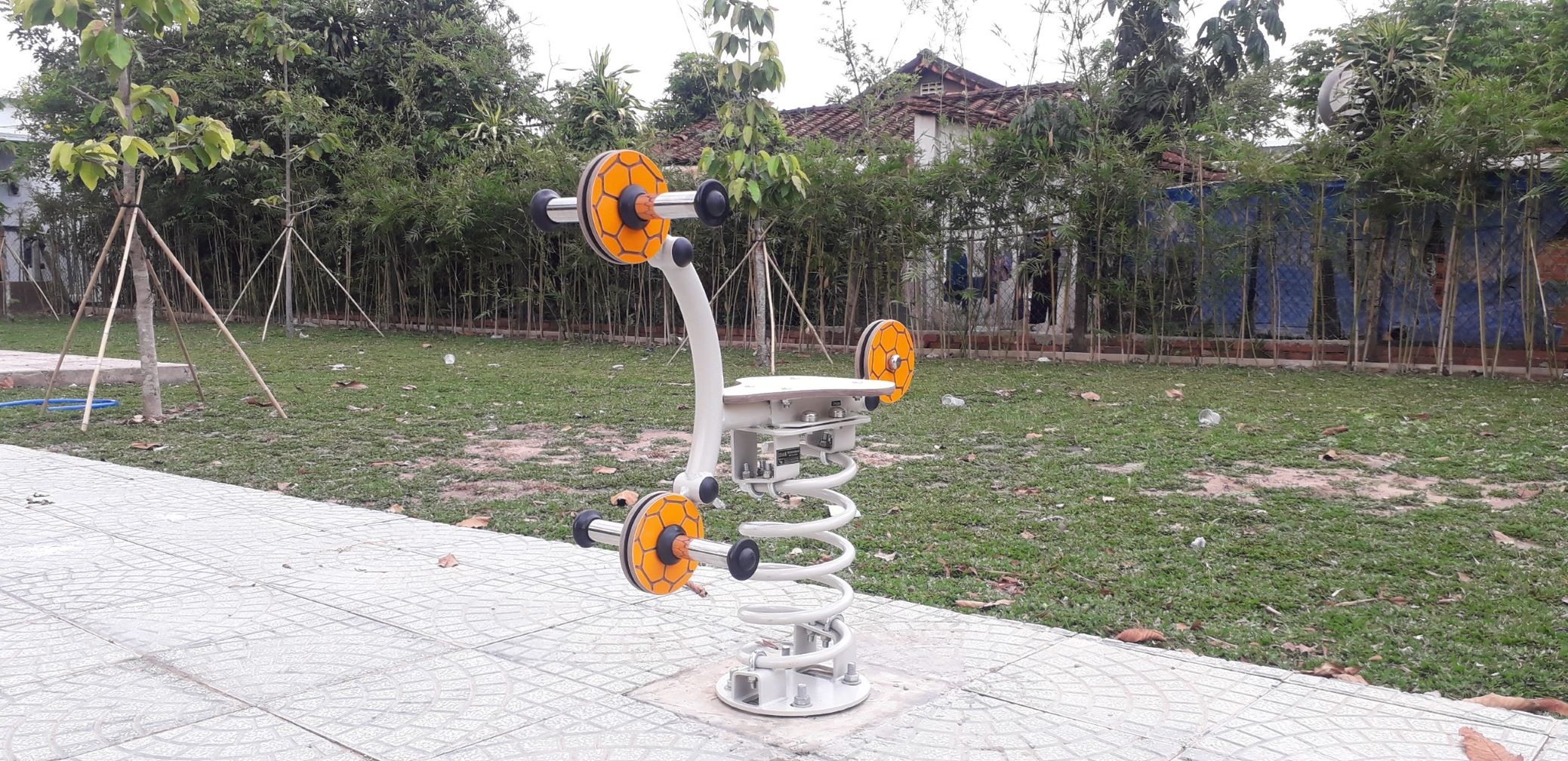 Thú nhún thép ống 1 z1853998515295 cd6075644bb12be79da595ef59689301