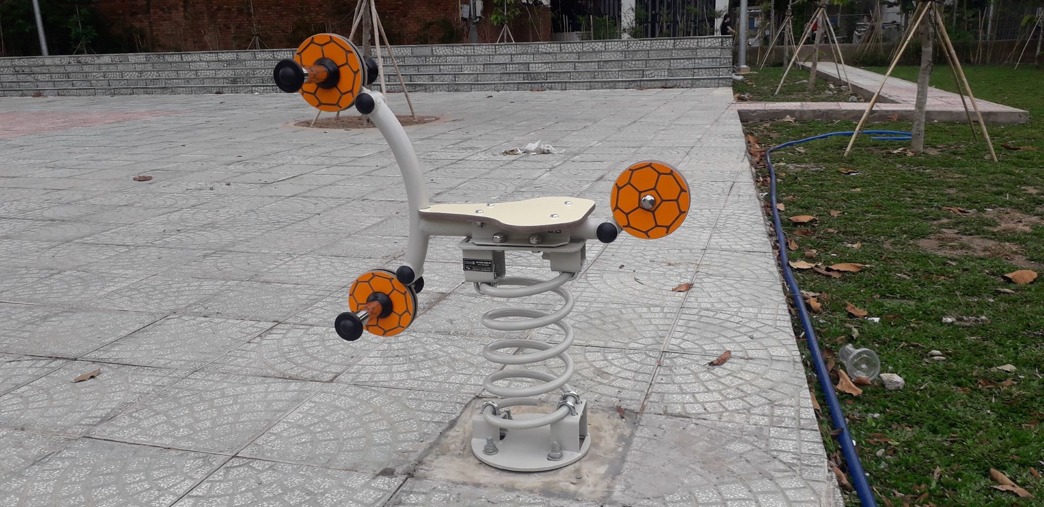 Thú nhún thép ống 2 z1853998636495 70a278dabfcf5d041a8306cdcff88253