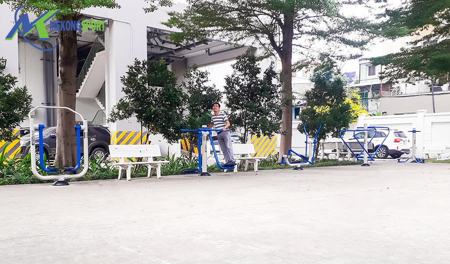 8wM4 NVJa may20 20tap cong vien5