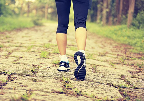 AB6Q Di bo khong lam to bap chan