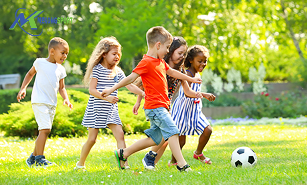 HkNL img kids physical activity outside