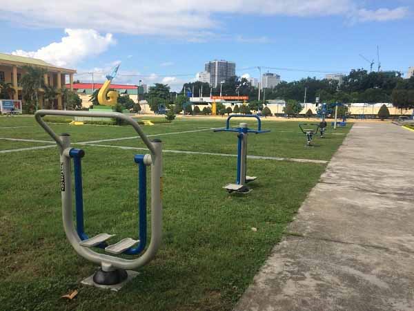 jRLt tai sao nen mua may tap the duc cong vien vifasport 4