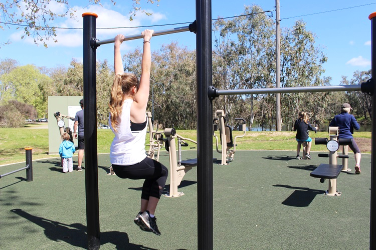 thiết bị tập thể dục ngoài trời trường học