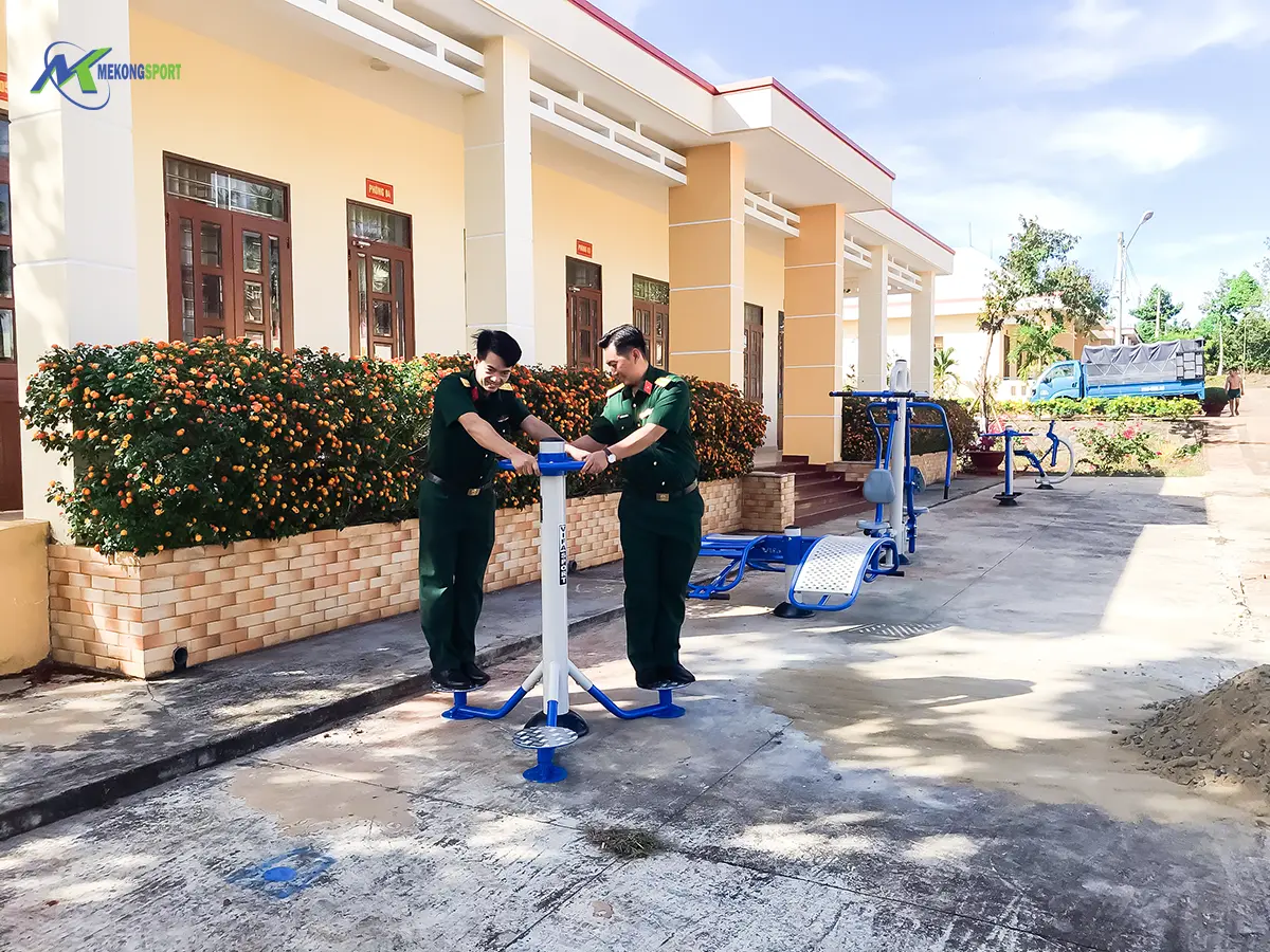 mua dung cu the duc the thao ngoai troi cho quan doi