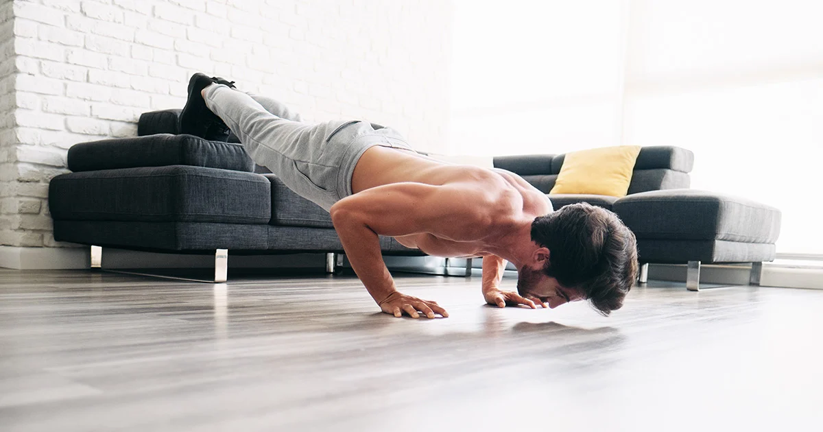 cac bai tap co nguc cho nam tai nha