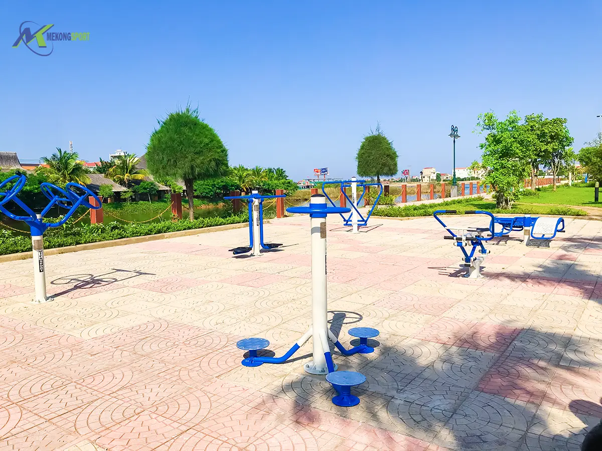 8 bộ tập thể dục công viên