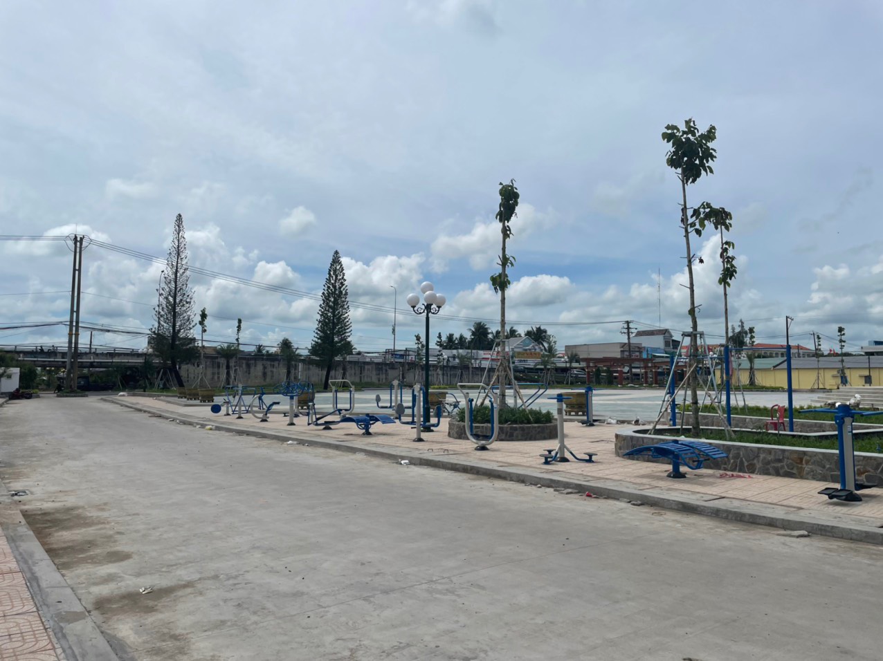 Thanh lý dụng cụ tập thể dục ngoài trời