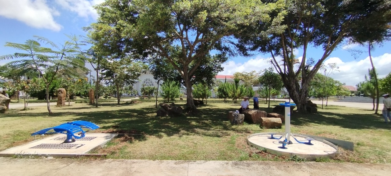 7 dung cu tap ngoai troi nha van hoa