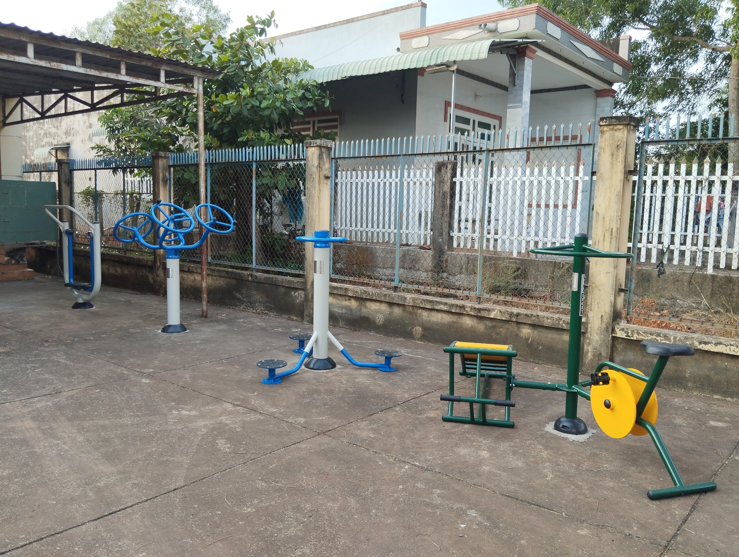 Các mẫu dụng cụ thể thao ngoài trời giá rẻ được lắp nhiều nhất tại nhà văn hóa xã