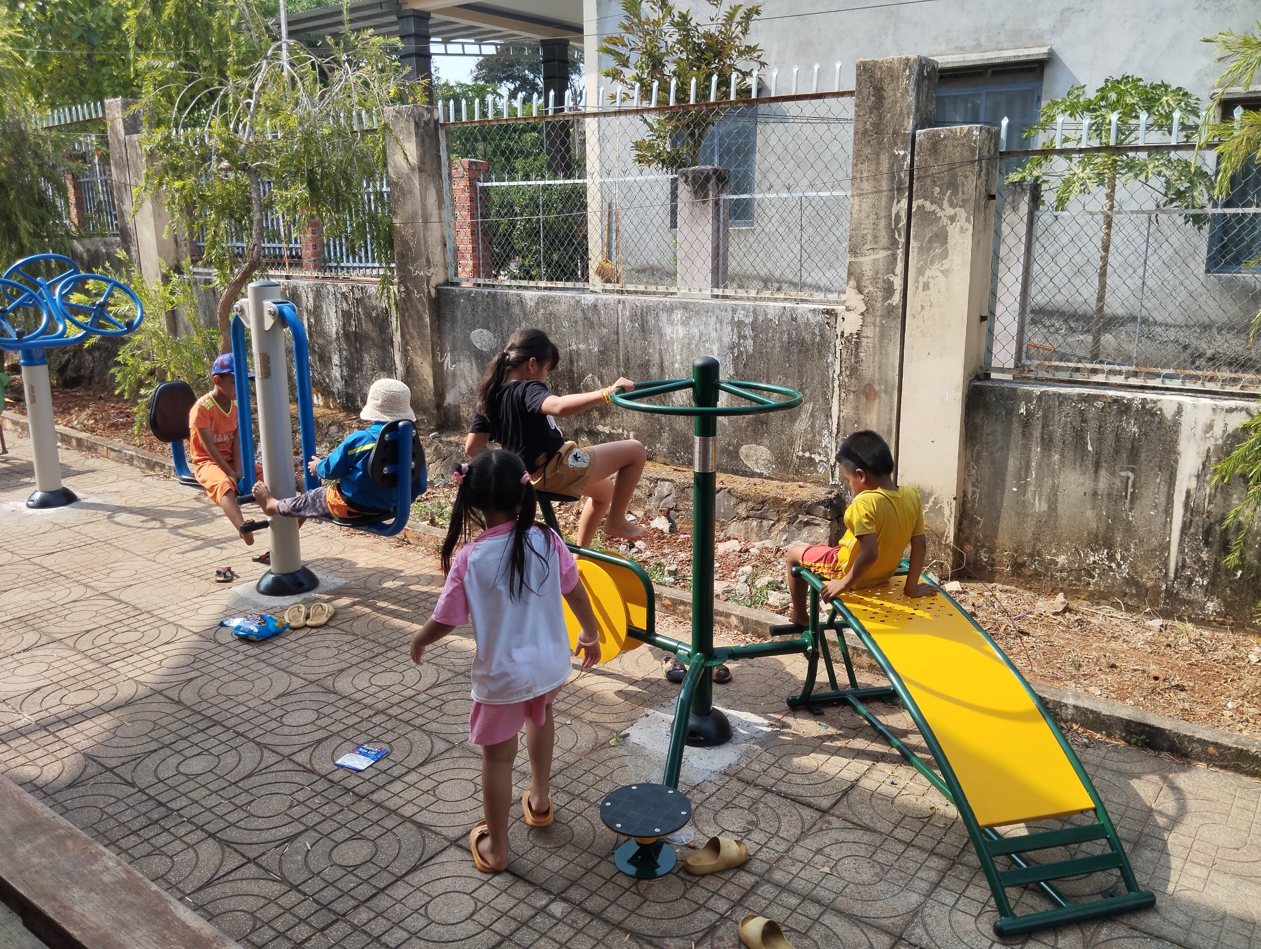 Phân loại các mẫu thiết bị thể thao ngoài trời hiện nay