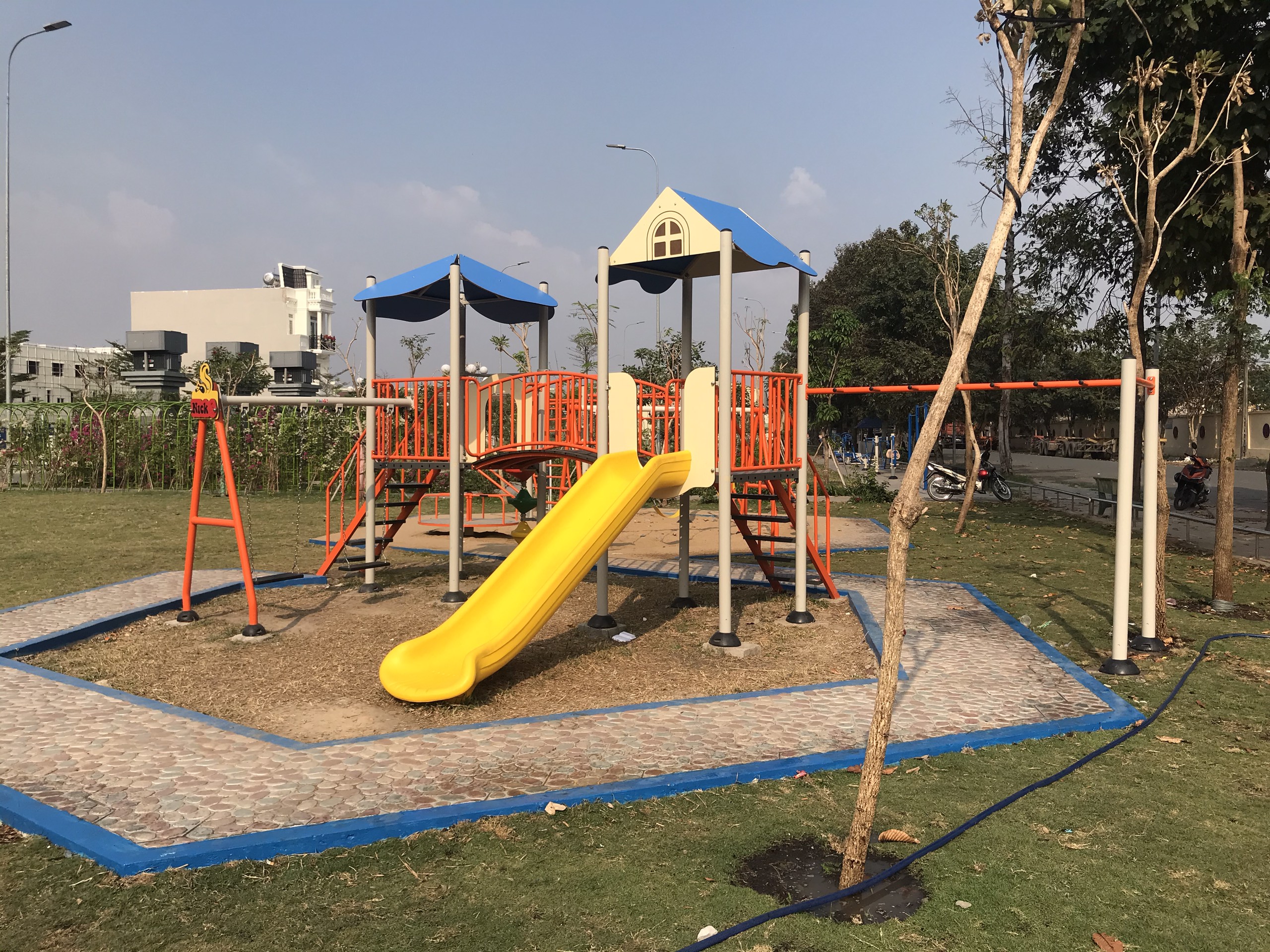 Mua đồ chơi ngoài trời cho trẻ mầm non ở đâu tốt?