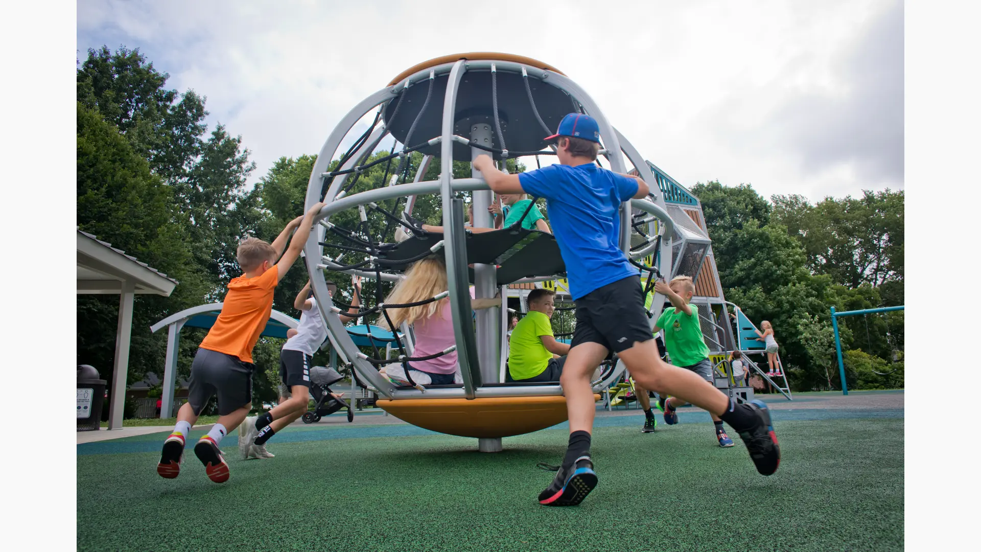 6 thiết bị khu vui chơi cho bé phù hợp lắp đặt ở vườn hoa công viên