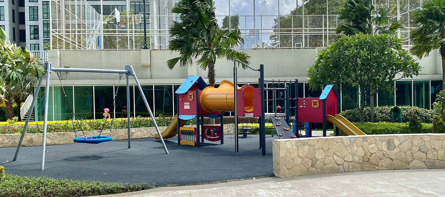 thiet bi san choi tre em ngoai troi 10