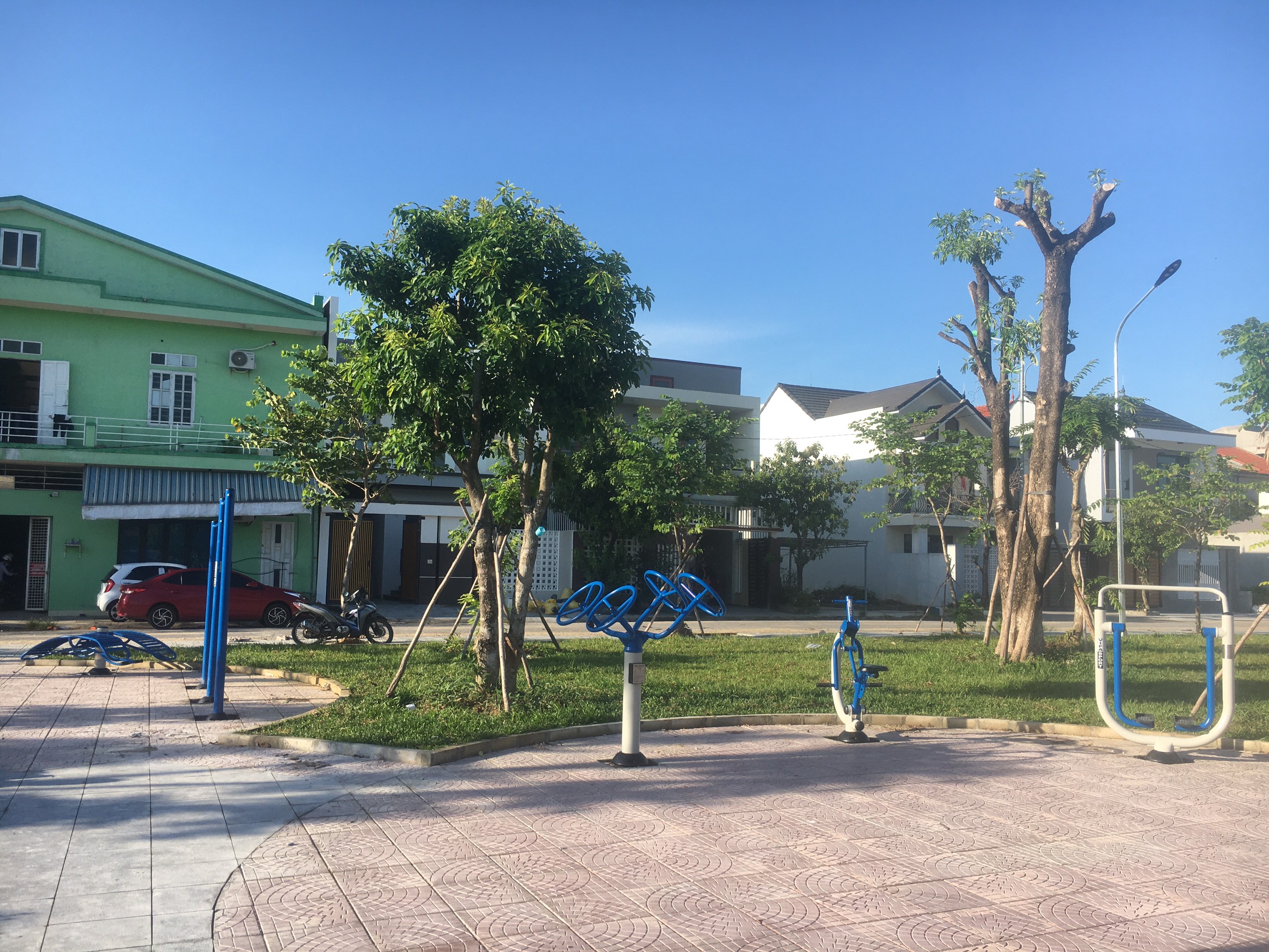 giá máy tập công cộng