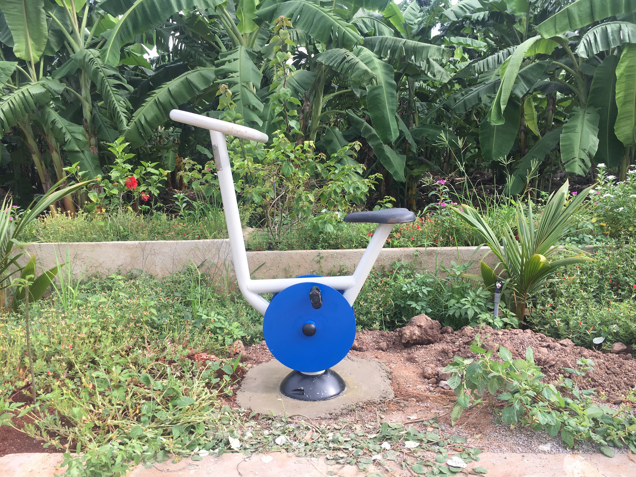 Máy tập đạp chân cho người già