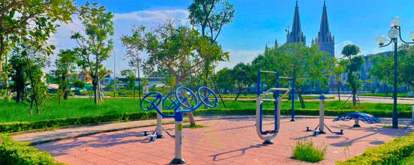 quang binh lap dat 35 bo dung cu the thao ngoai troi cho cac cong vien tren dia ban tp dong hoi