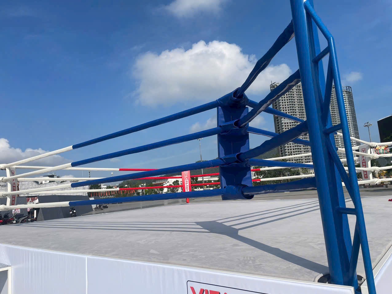 hệ dây đài và cọc góc boxing tiêu chuẩn
