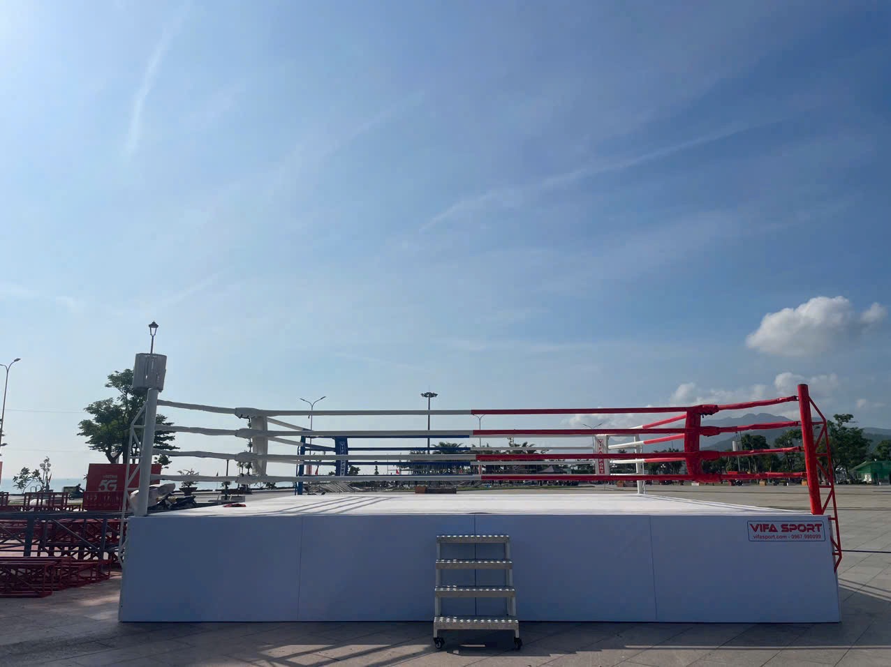 thi công lắp đặt sàn đài boxing